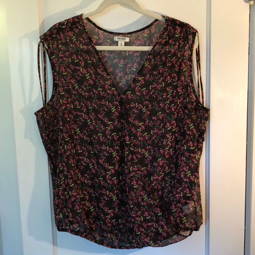 Old Navy flowered crossfront blouse